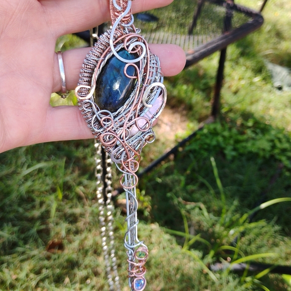Wire wrapped labradorite - Picture 10 of 10